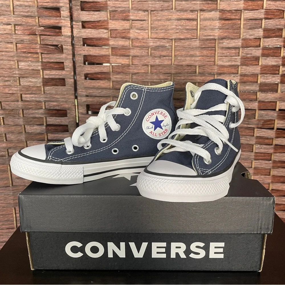 Converse Kids High Top Chuck Taylor All Star, Blue Boys Size 12, NWBox.